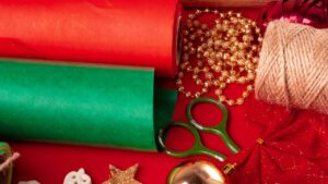 Klar til jul: Sådan organiserer du julepapir, gavebånd og pynt